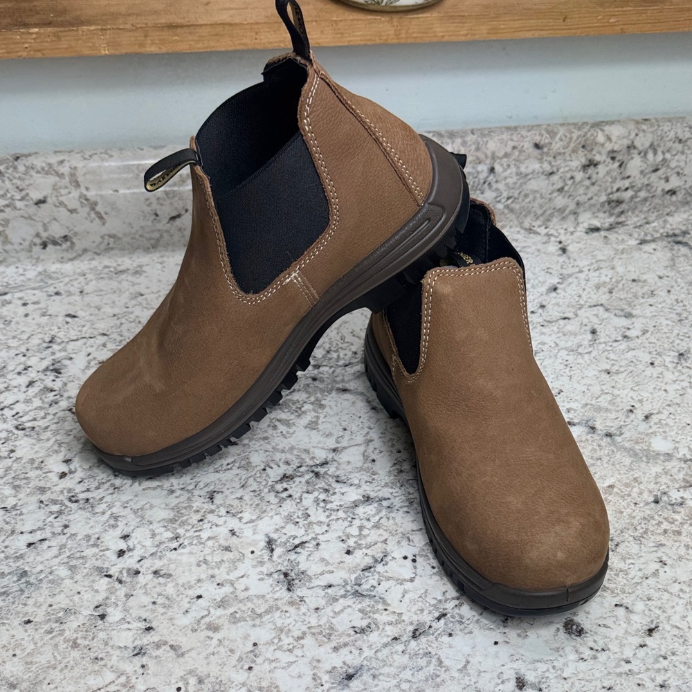 Avenger Work Boots Womens Romeo Slip Resistant Composite Toe 7120. Size 11. New